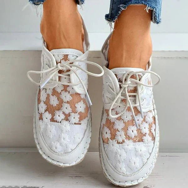 Women's Daisy Embroidered Lace-Up Sneakers Breathable